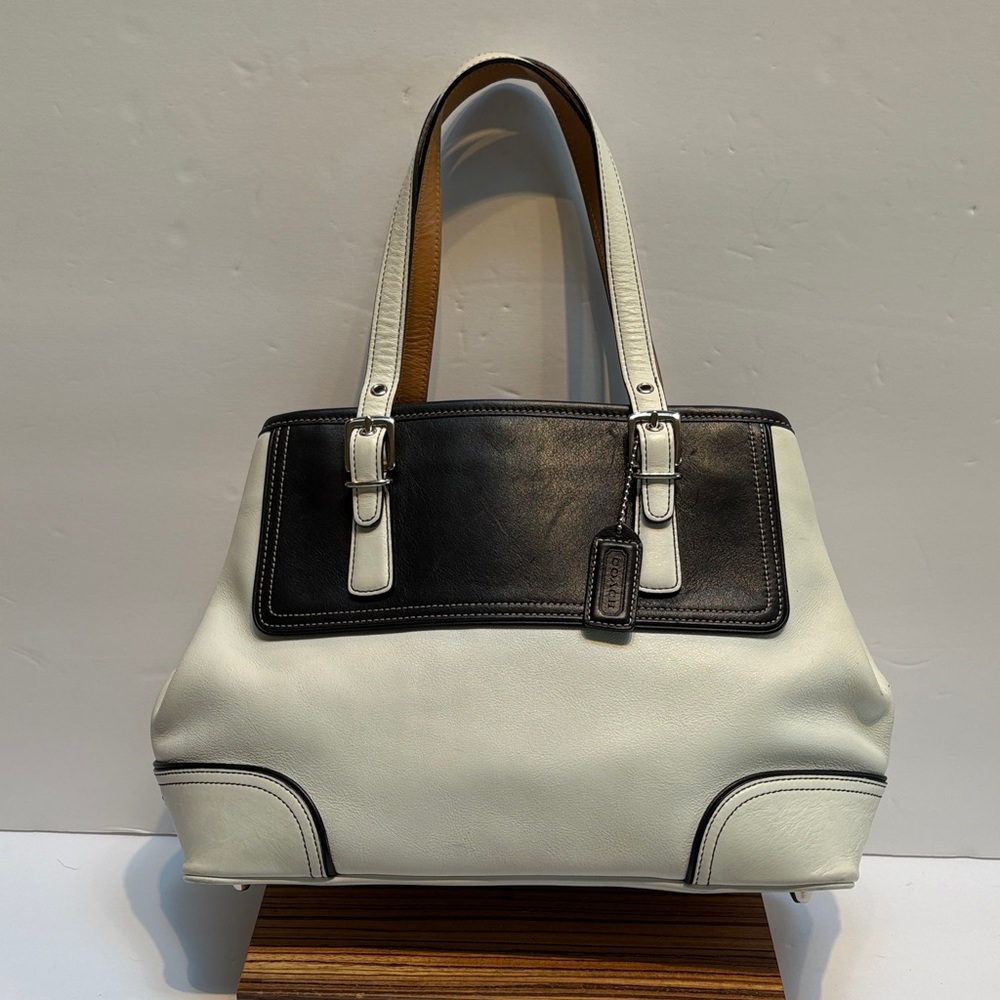 Authentic COACH White/Black Hamptons Shoulder Bag